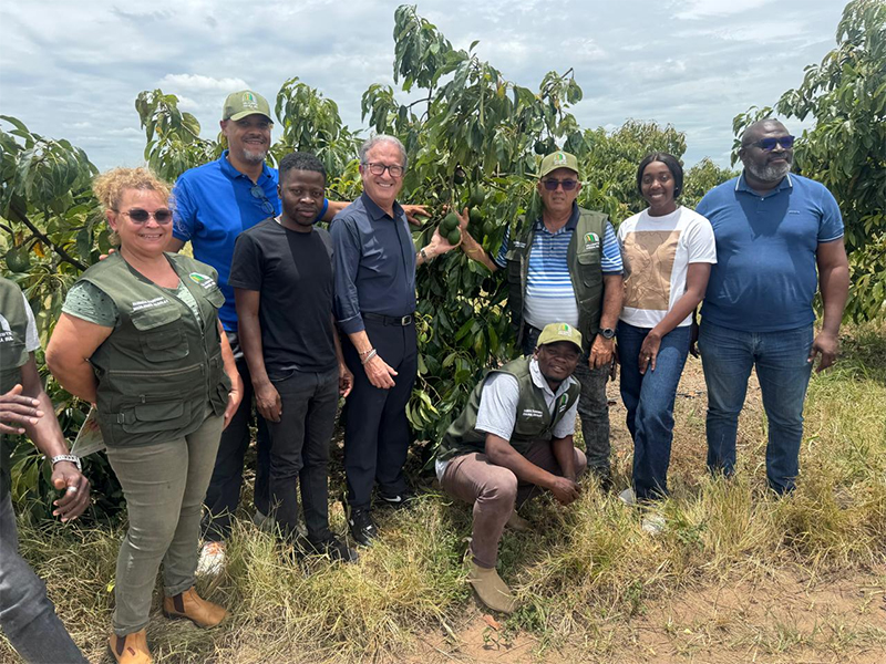 Visita in campo in Angola del presidente Neri
